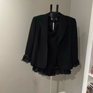 Women Tahari size 16 Black gently worn